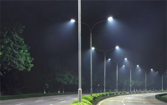 How should the solar street lamp battery be placed